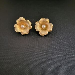 Vintage Francos Floral Gold Pearl Earrings